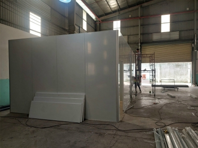 Reinforcing clean room partitions